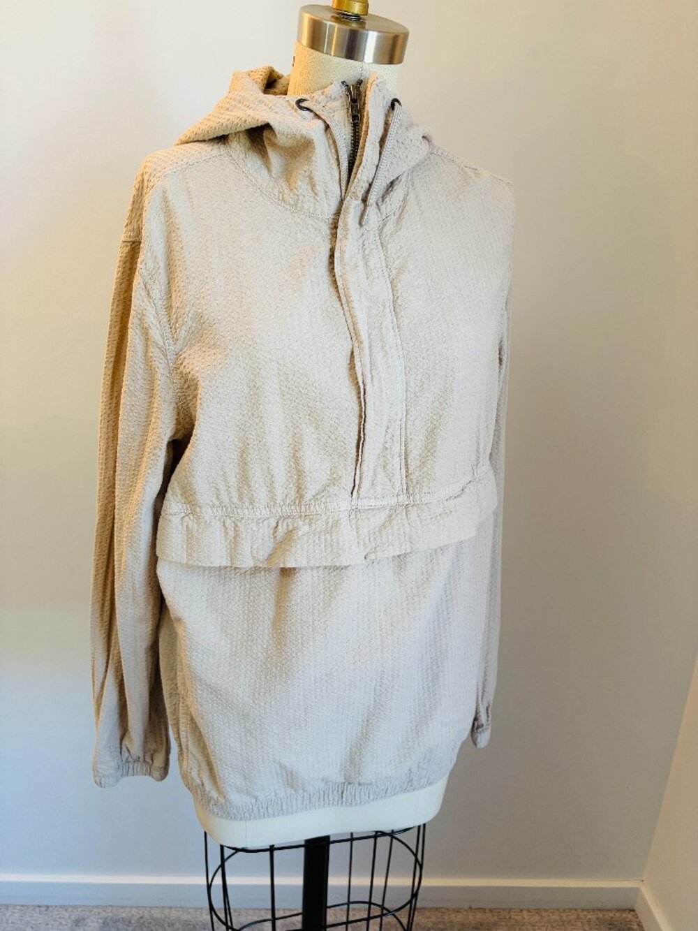 BP. Anorak Styled 1/2 Zip Pullover Jacket in a Textured Tan Cotton- Size XS